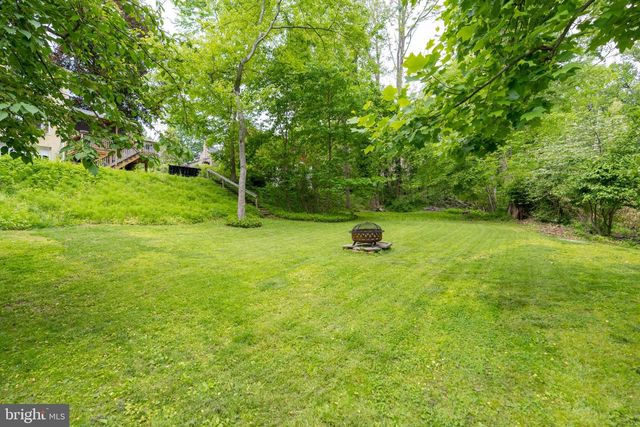 31 GREEN VALLEY RD, Wallingford, PA 19086