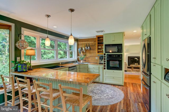 31 GREEN VALLEY RD, Wallingford, PA 19086