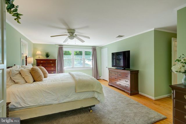 31 GREEN VALLEY RD, Wallingford, PA 19086