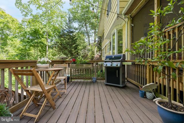 31 GREEN VALLEY RD, Wallingford, PA 19086