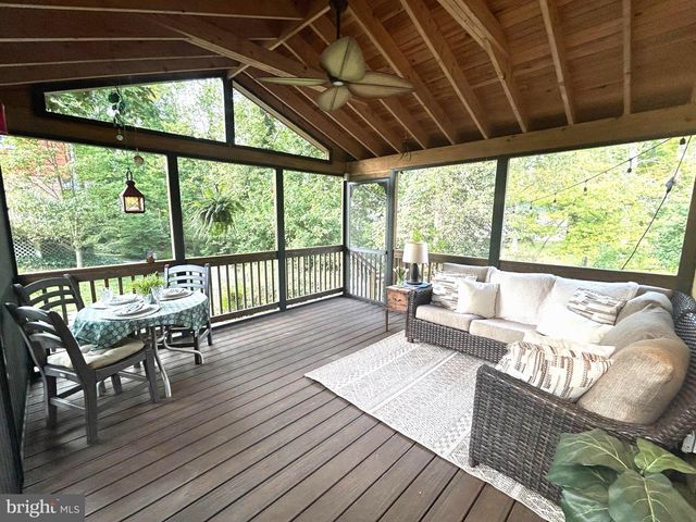 31 GREEN VALLEY RD, Wallingford, PA 19086