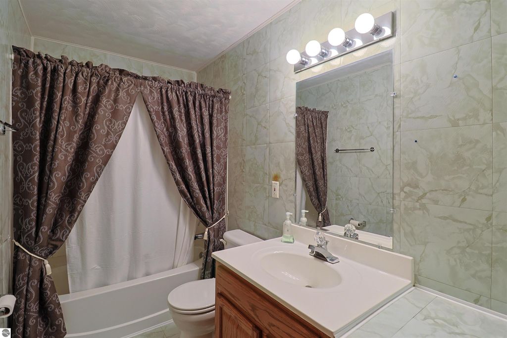 Image 21 of property listing at 2730 Eland Court, Mt Pleasant, MI 48858