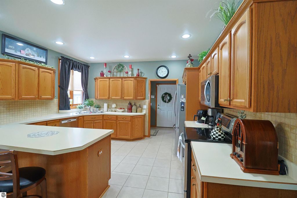 Image 5 of property listing at 2730 Eland Court, Mt Pleasant, MI 48858