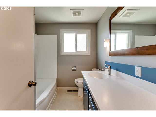 3046 Bailey Ln, Eugene, OR 97401