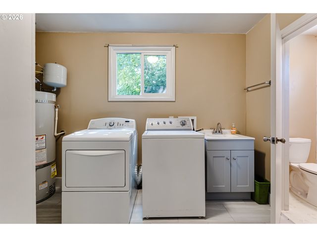 3046 Bailey Ln, Eugene, OR 97401