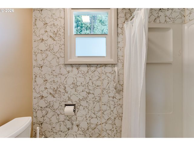 3046 Bailey Ln, Eugene, OR 97401