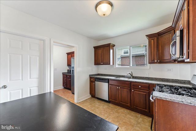 56 N SPROUL RD, Broomall, PA 19008