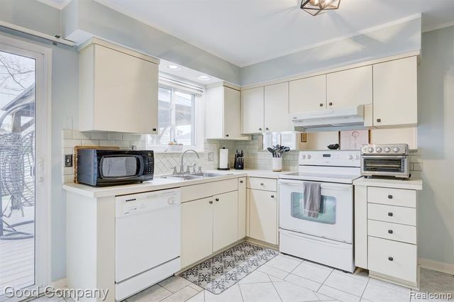 193 Linhart Street, Novi, MI 48377