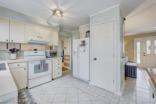 193 Linhart Street, Novi, MI 48377
