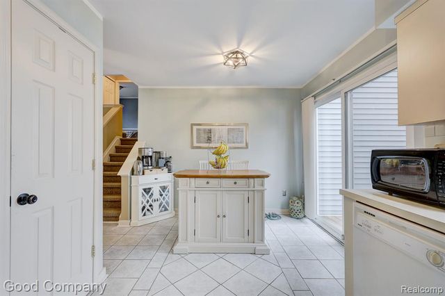 193 Linhart Street, Novi, MI 48377