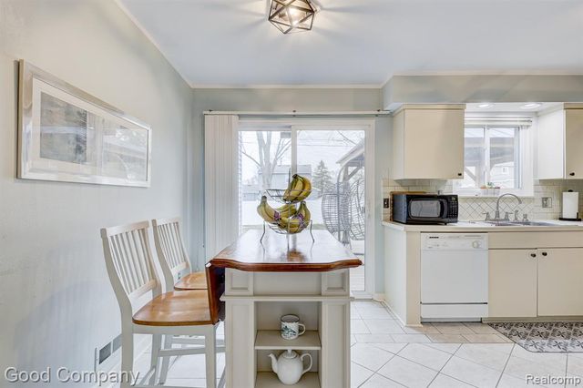193 Linhart Street, Novi, MI 48377