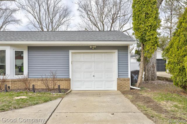 193 Linhart Street, Novi, MI 48377