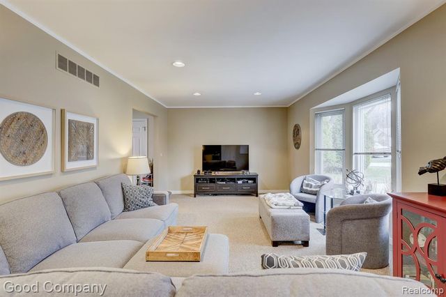 193 Linhart Street, Novi, MI 48377