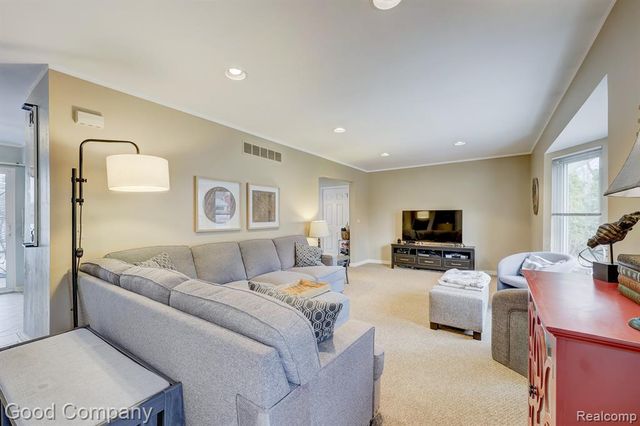 193 Linhart Street, Novi, MI 48377