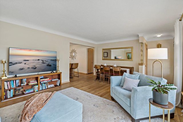 993 Hyacinth Avenue E, Saint Paul, MN 55106