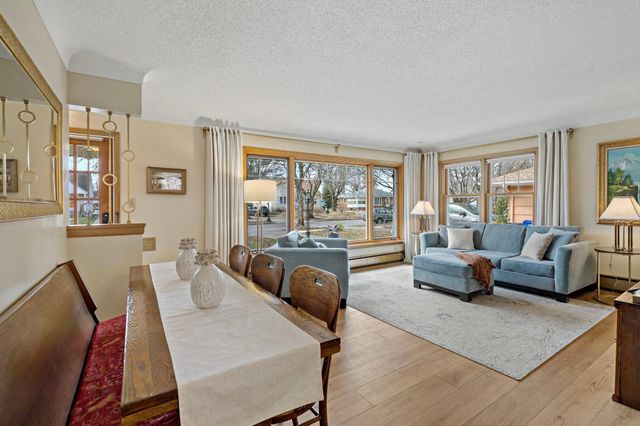 993 Hyacinth Avenue E, Saint Paul, MN 55106