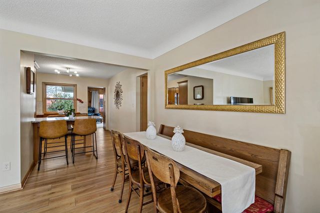 993 Hyacinth Avenue E, Saint Paul, MN 55106