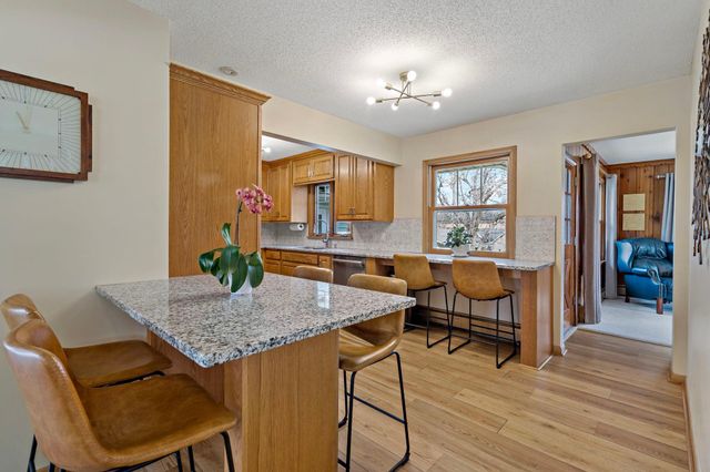 993 Hyacinth Avenue E, Saint Paul, MN 55106