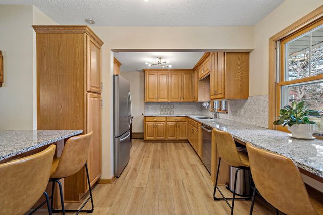 993 Hyacinth Avenue E, Saint Paul, MN 55106