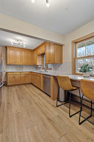 993 Hyacinth Avenue E, Saint Paul, MN 55106