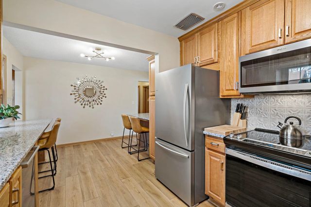 993 Hyacinth Avenue E, Saint Paul, MN 55106