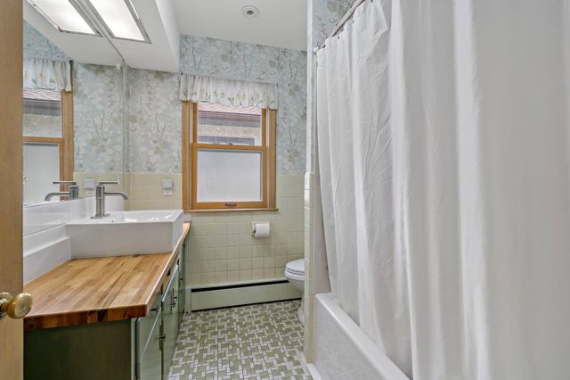 993 Hyacinth Avenue E, Saint Paul, MN 55106