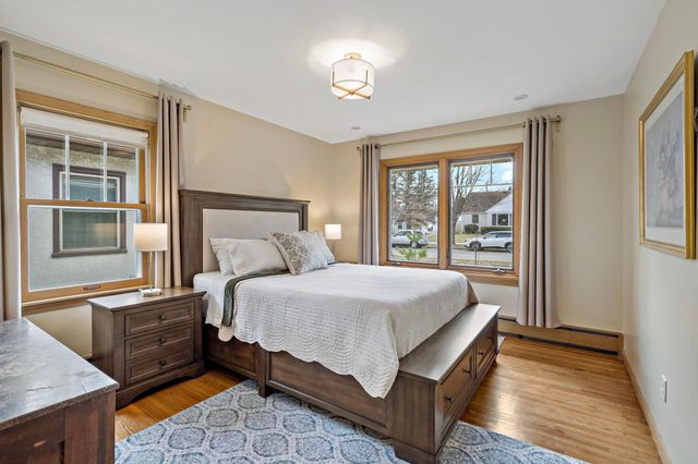 993 Hyacinth Avenue E, Saint Paul, MN 55106