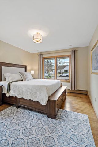 993 Hyacinth Avenue E, Saint Paul, MN 55106