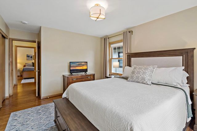 993 Hyacinth Avenue E, Saint Paul, MN 55106