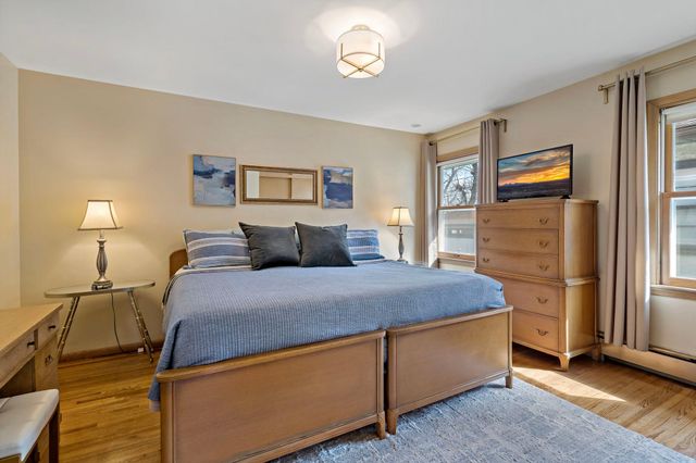 993 Hyacinth Avenue E, Saint Paul, MN 55106