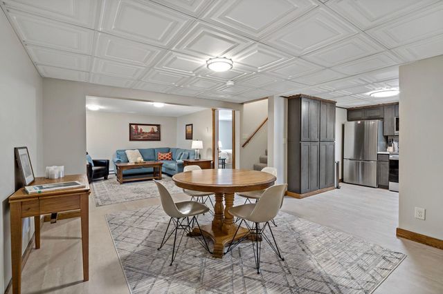 993 Hyacinth Avenue E, Saint Paul, MN 55106