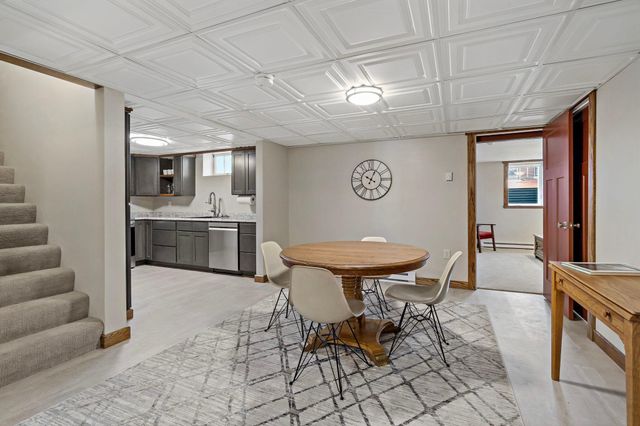 993 Hyacinth Avenue E, Saint Paul, MN 55106