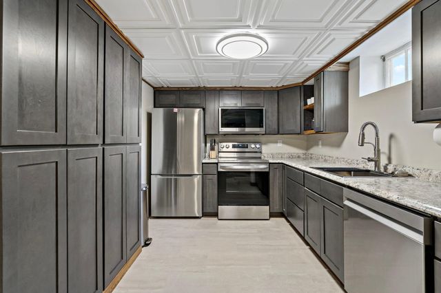 993 Hyacinth Avenue E, Saint Paul, MN 55106