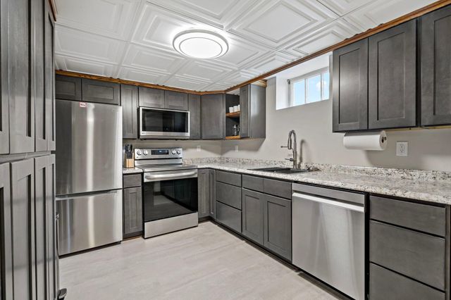 993 Hyacinth Avenue E, Saint Paul, MN 55106