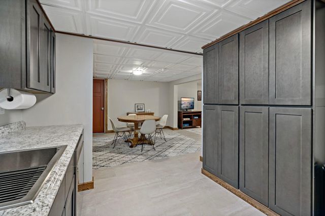 993 Hyacinth Avenue E, Saint Paul, MN 55106