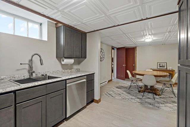 993 Hyacinth Avenue E, Saint Paul, MN 55106