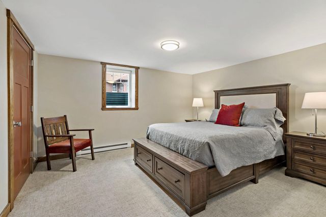 993 Hyacinth Avenue E, Saint Paul, MN 55106