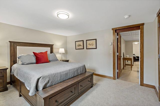 993 Hyacinth Avenue E, Saint Paul, MN 55106