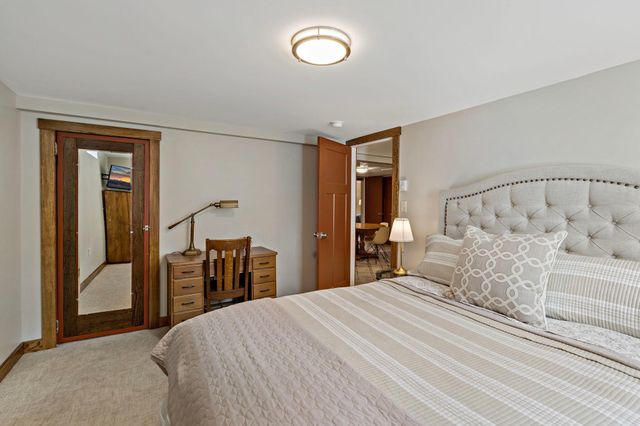 993 Hyacinth Avenue E, Saint Paul, MN 55106