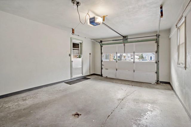 993 Hyacinth Avenue E, Saint Paul, MN 55106