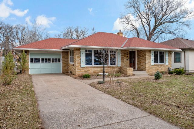 993 Hyacinth Avenue E, Saint Paul, MN 55106