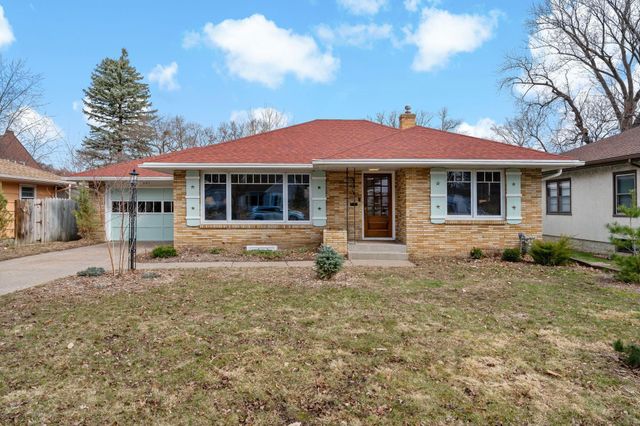 993 Hyacinth Avenue E, Saint Paul, MN 55106