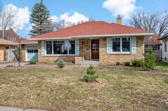 993 Hyacinth Avenue E, Saint Paul, MN 55106