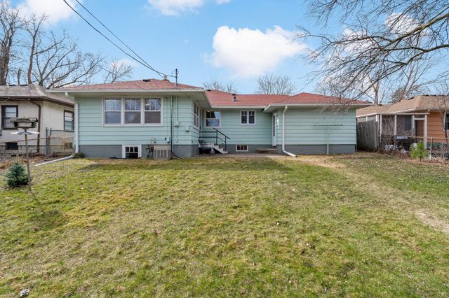 993 Hyacinth Avenue E, Saint Paul, MN 55106