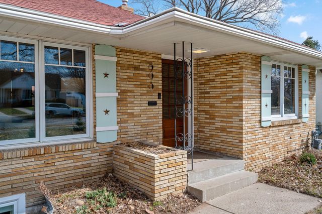 993 Hyacinth Avenue E, Saint Paul, MN 55106