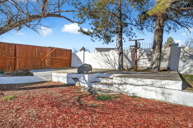 5382 W NORTHLILAC AVE, West Jordan, UT 84081