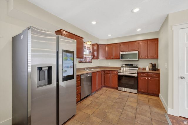 5382 W NORTHLILAC AVE, West Jordan, UT 84081