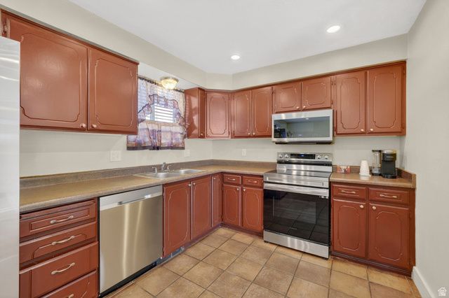 5382 W NORTHLILAC AVE, West Jordan, UT 84081