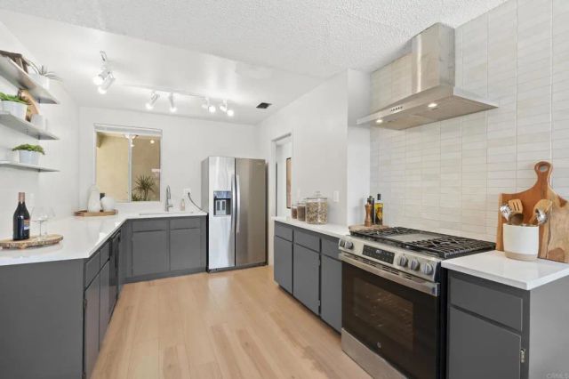 3133 Morningside Dr, Oceanside, CA 92056