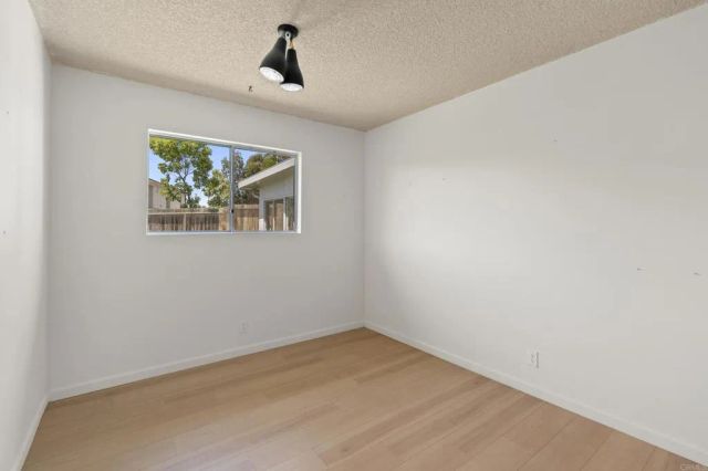 3133 Morningside Dr, Oceanside, CA 92056